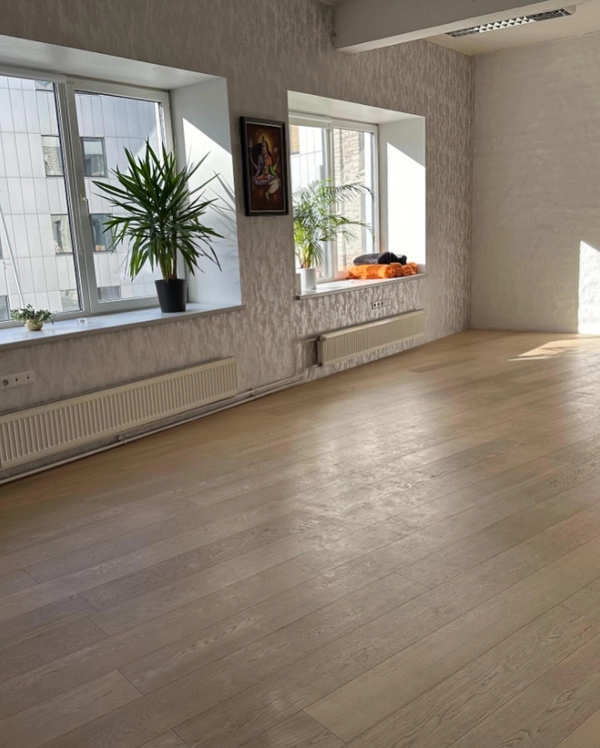 Spacious and bright yoga shala interior at Narva mnt 7D Tallinn